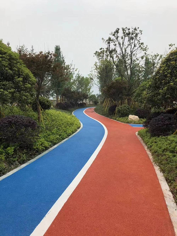 公園塑膠跑道選材的時候，應該考慮哪些因素？